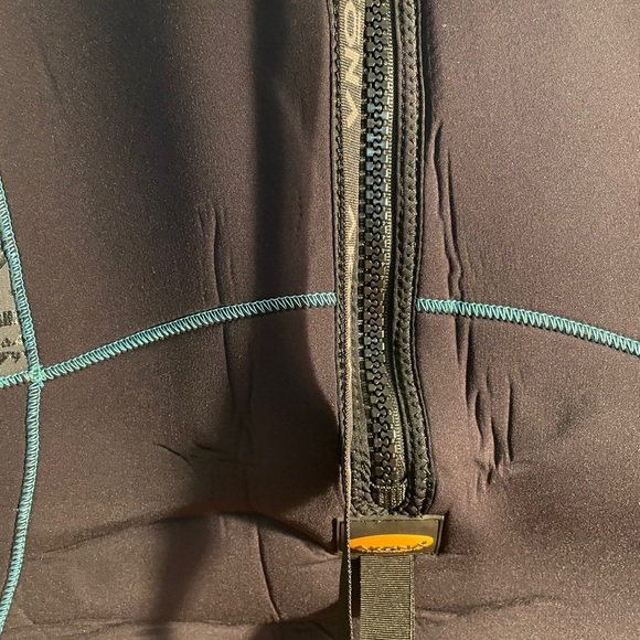 Akona Quantum Stretch Women’s 3mm Wetsuit, size 11/12 - Picture 7 of 11